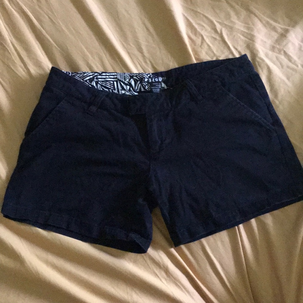 Volcom black shorts